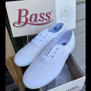 NIB Ladies Bass White Canvas Tennis Shoes Size 9M